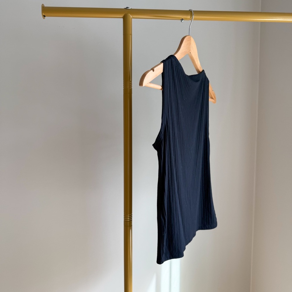 LNWOT A&F Sleeveless Black Button-Down Top - Picture 2 of 3